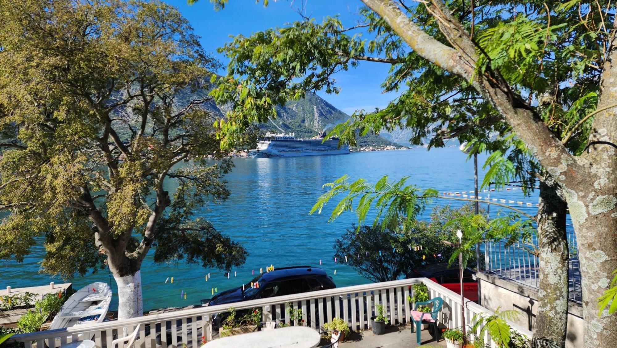 Montenegro Apartments - Private Beach Cattaro Esterno foto