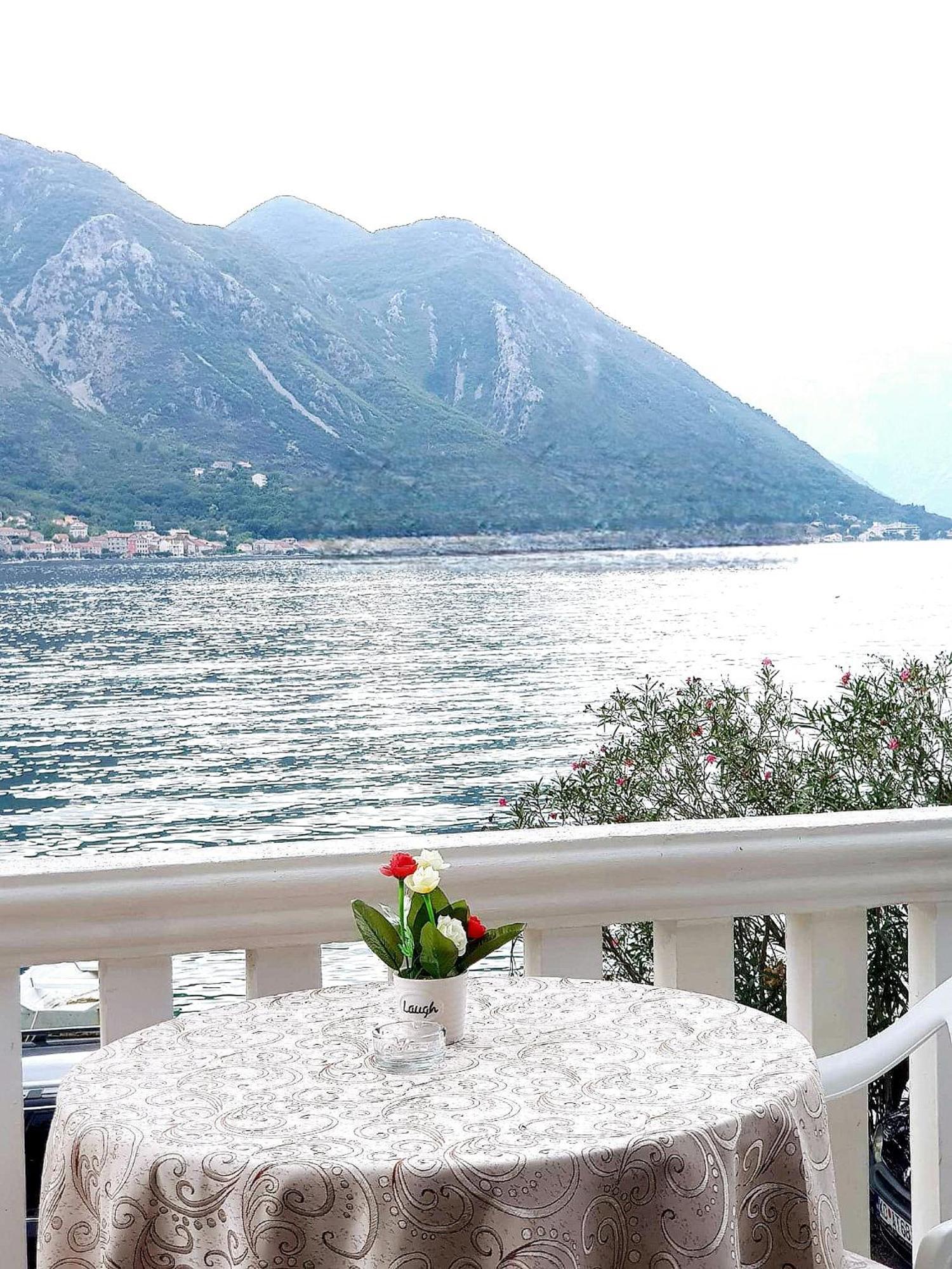 Montenegro Apartments - Private Beach Cattaro Esterno foto