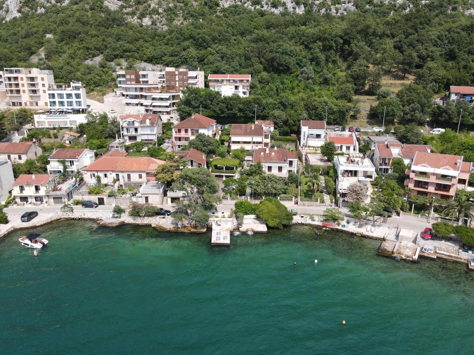 Montenegro Apartments - Private Beach Cattaro Esterno foto